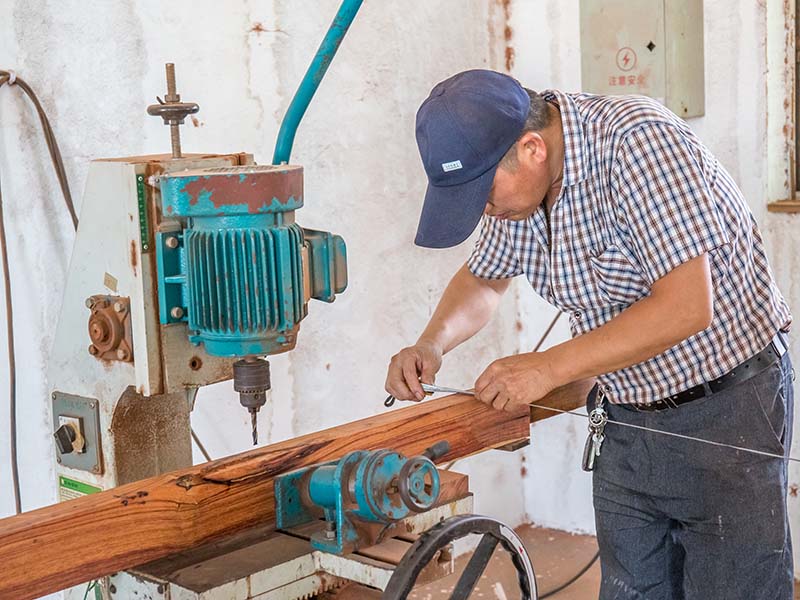 阜城楼梯地板柜门的油漆修复-10