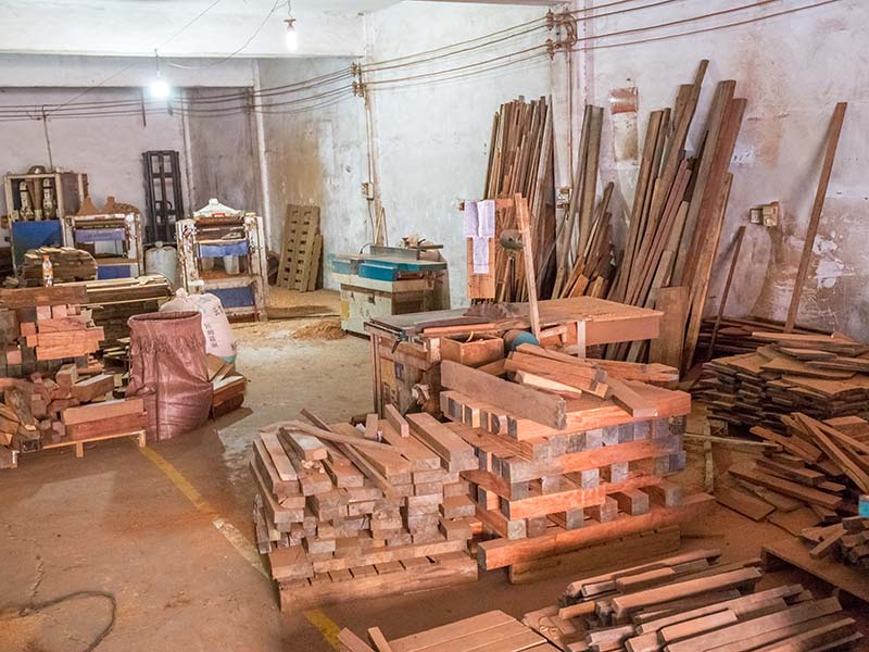 阜城楼梯地板柜门的油漆修复-09